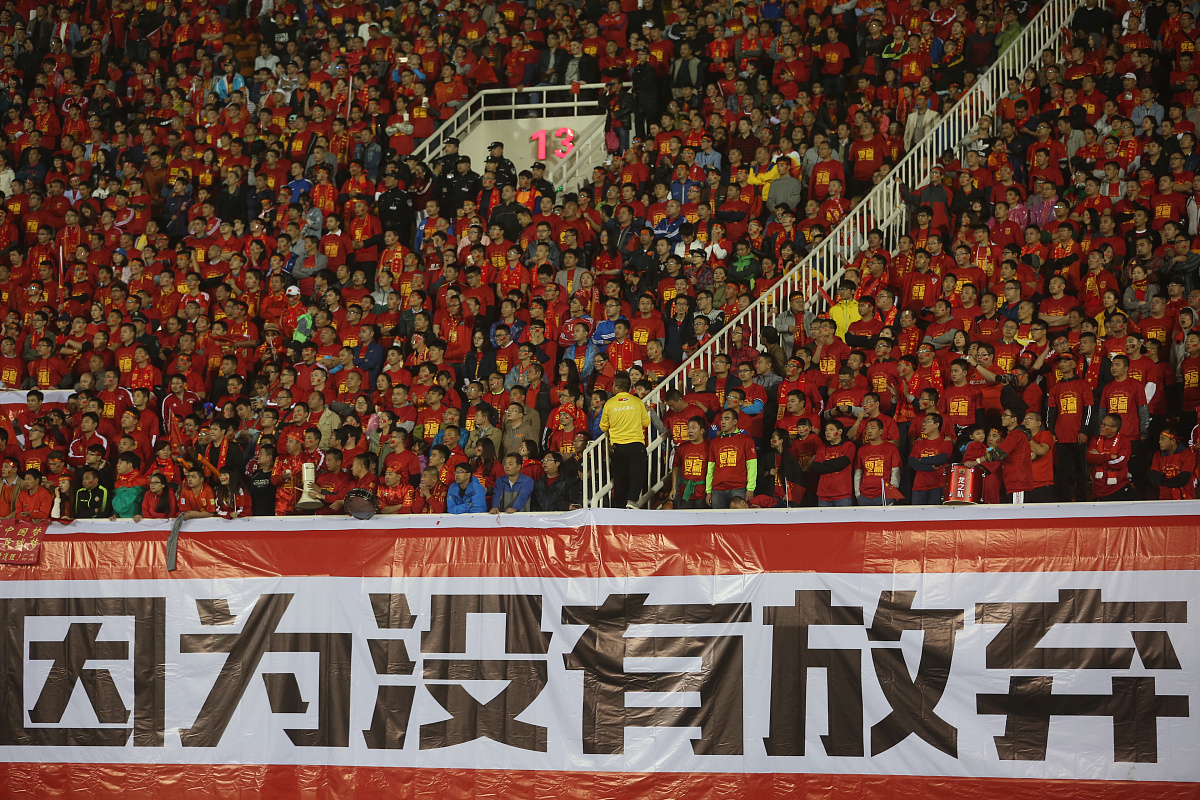 包含竞赛：场上战强将闯关，悬念如织无人接手的词条